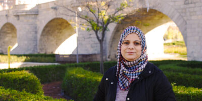 Nahla es de Iraq y vivió en campos de refugiados en Grecia
