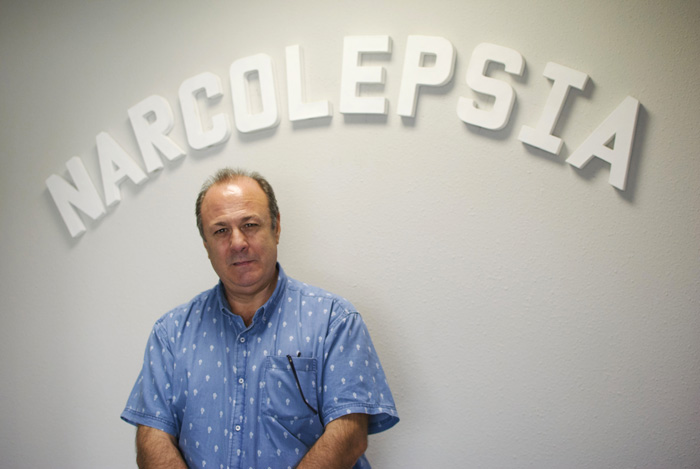 Enrique López García siempre tiene sueño debido a la narcolepsia