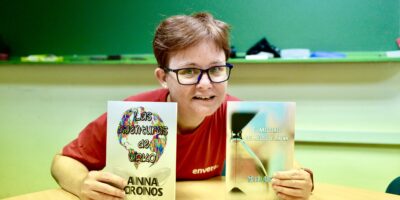 Verónica Gómez Ramos tiene síndrome de Down mosaicismo y escribe libros con el seudónimo de Anna Cronos