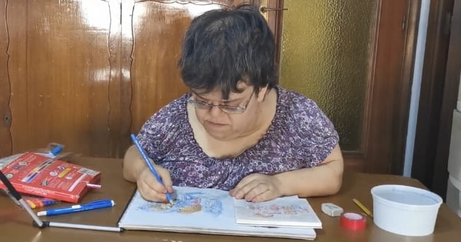 Margarita Ortiz Ballester tiene acondroplasia y no puede usar baños adaptados porque la adaptación no está pensada para alguien de su tamaño